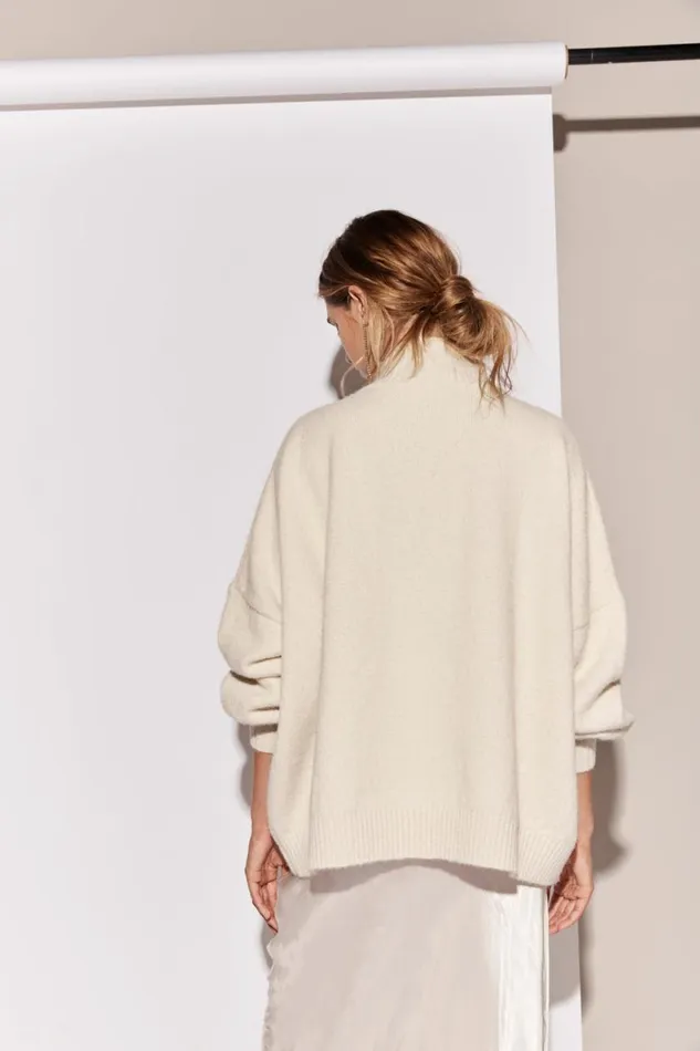 JumpersSweaters Women VRG GRL Yumi Knit Jumper Cream JumpersSweaters Women VRG GRL Yumi Knit Jumper Cream