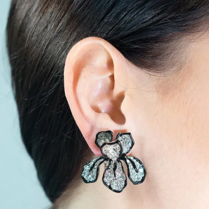 Kenneth Jay Lane Clear Crystal Earrings Women Crystal Flower ClipOn Earrings Kenneth Jay Lane Clear Crystal Earrings Women Crystal Flower ClipOn Earrings