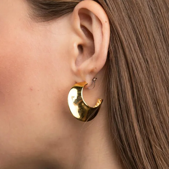 Kenneth Jay Lane Metallic Finish Earrings Women Polished Gold Tapered Hoop Pierced Earrings Kenneth Jay Lane Metallic Finish Earrings Women Polished Gold Tapered Hoop Pierced Earrings