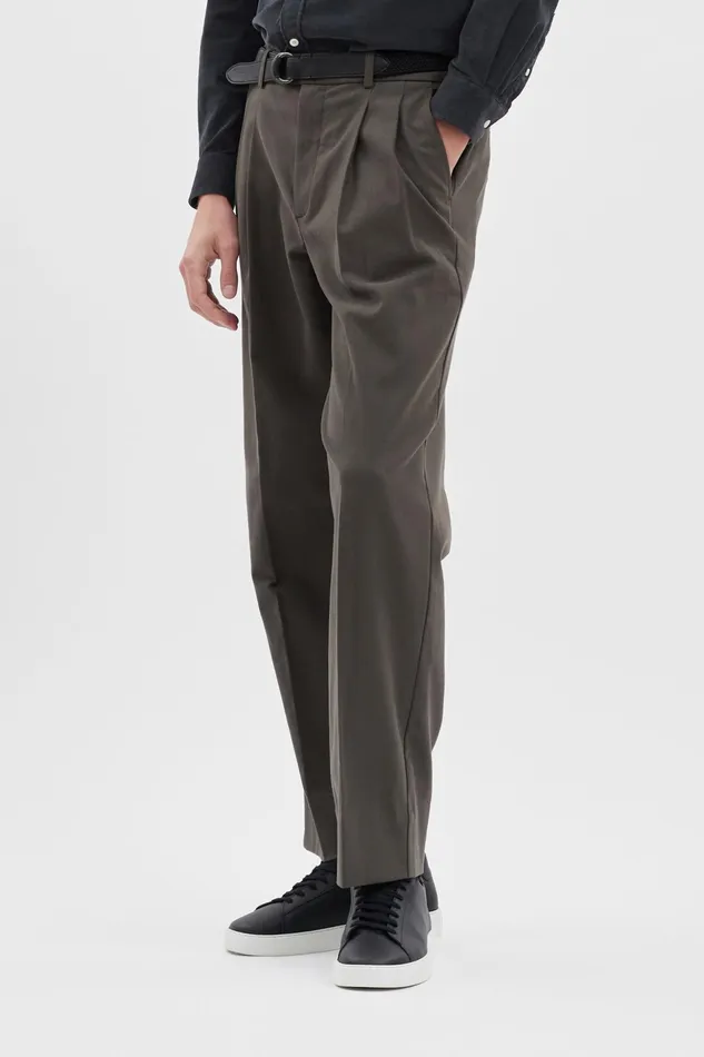 Men Norse Projects Trousers Benn Relaxed Pleated Trouser Beech Green