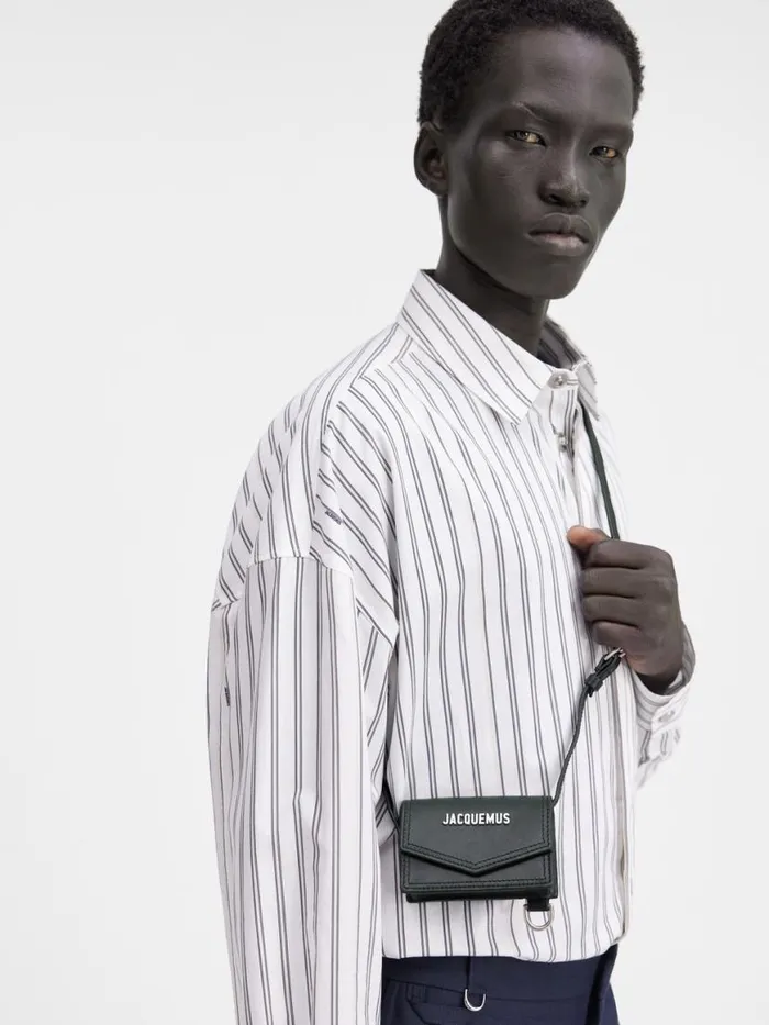 The Azur Cardholder Black Men JACQUEMUS Small Leather Goods The Azur Cardholder Black Men JACQUEMUS Small Leather Goods