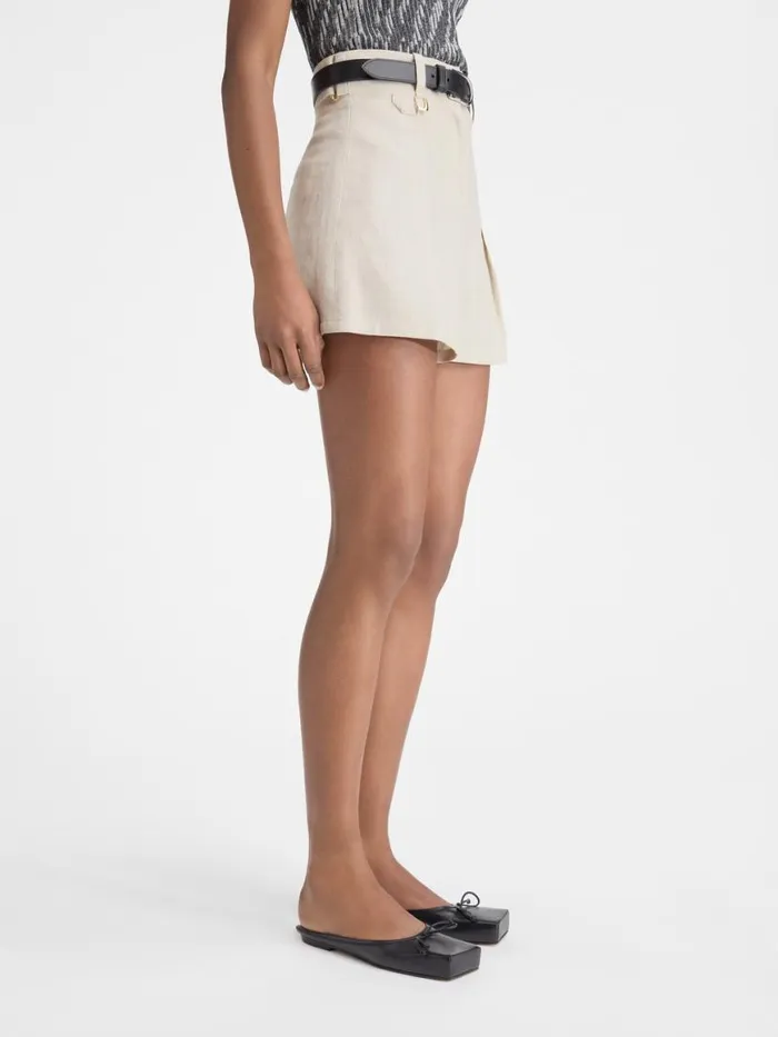 The Bari Shorts Light Beige Women JACQUEMUS Trousers and Shorts The Bari Shorts Light Beige Women JACQUEMUS Trousers and Shorts