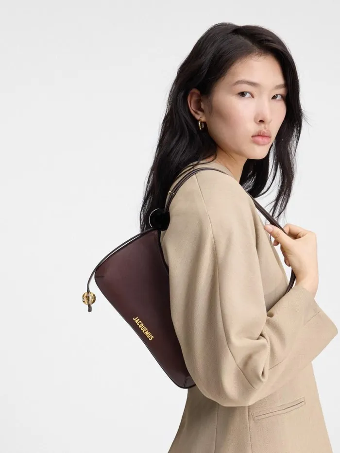 The Bisou Perle Medium Brown Women JACQUEMUS Shoulder Bags The Bisou Perle Medium Brown Women JACQUEMUS Shoulder Bags