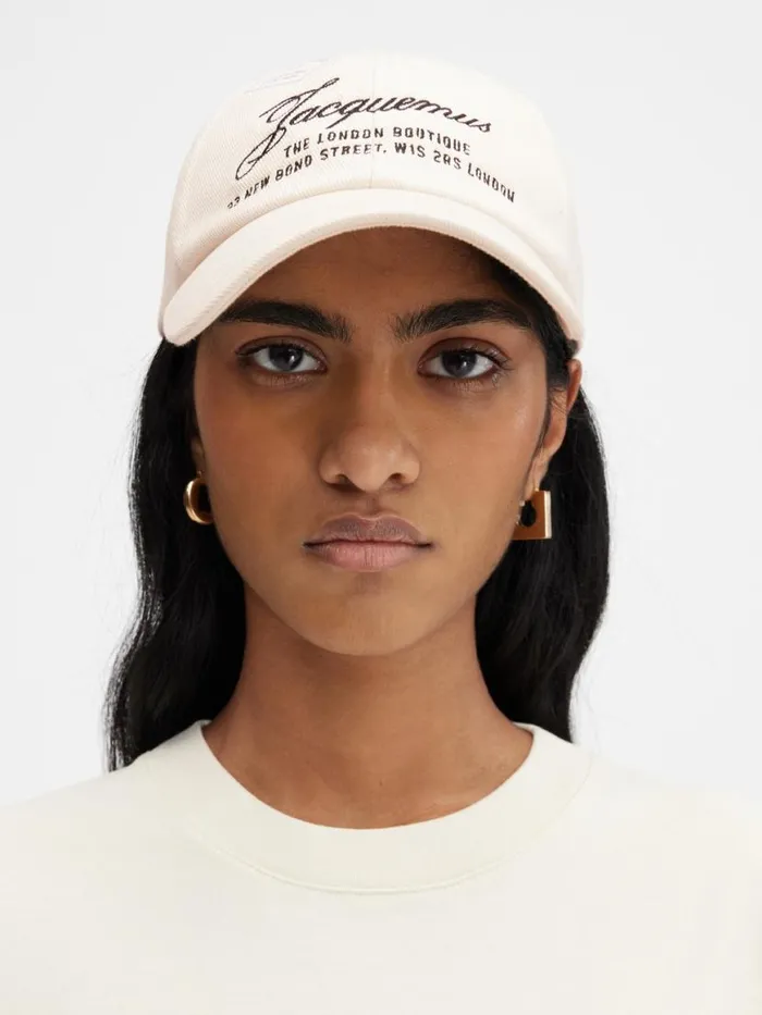 The London Baseball Cap Offwhite WomenMen JACQUEMUS Hats The London Baseball Cap Offwhite WomenMen JACQUEMUS Hats