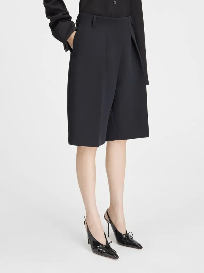 The Ovalo Bermuda Shorts Black Women JACQUEMUS Trousers and Shorts The Ovalo Bermuda Shorts Black Women JACQUEMUS Trousers and Shorts