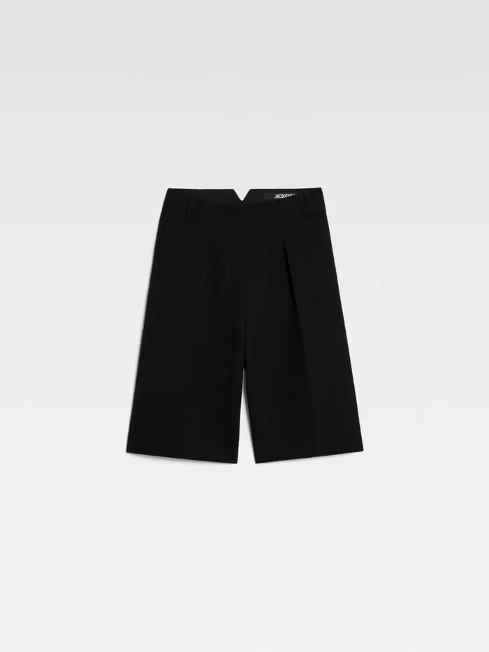 The Ovalo Bermuda Shorts Black Women JACQUEMUS Trousers and Shorts The Ovalo Bermuda Shorts Black Women JACQUEMUS Trousers and Shorts