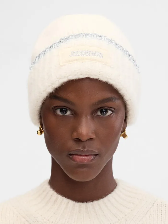The Paoli Beanie Offwhite WomenMen JACQUEMUS Scarves Beanies and Gloves The Paoli Beanie Offwhite WomenMen JACQUEMUS Scarves Beanies and Gloves