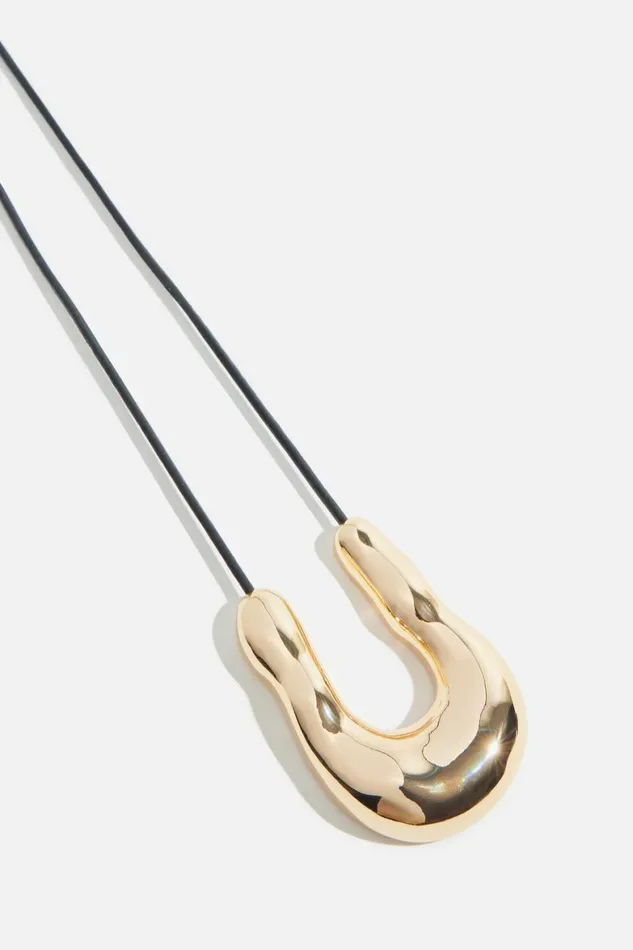 Women Dynamite Necklaces U Pendant Necklace Yellow