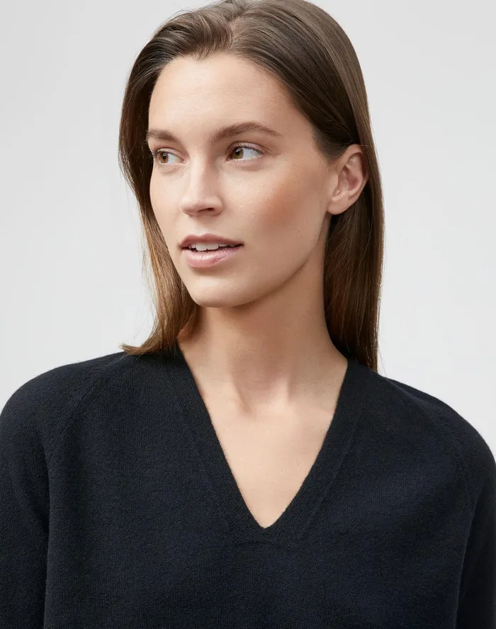 Women Lafayette 148 New York Sweaters PlusSize KindCashmere Raglan Sleeve VNeck Sweater Black