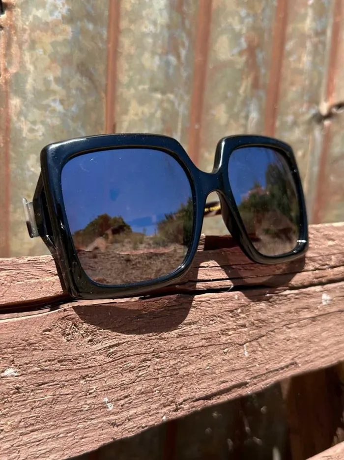 Women Sunglasses Jessica Simpson Square Sunglasses In Black and Oatmeal